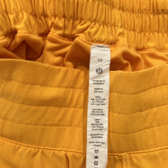Lululemon Hotty Hot 2.5 inch gold shorts - Picture 3 of 3
